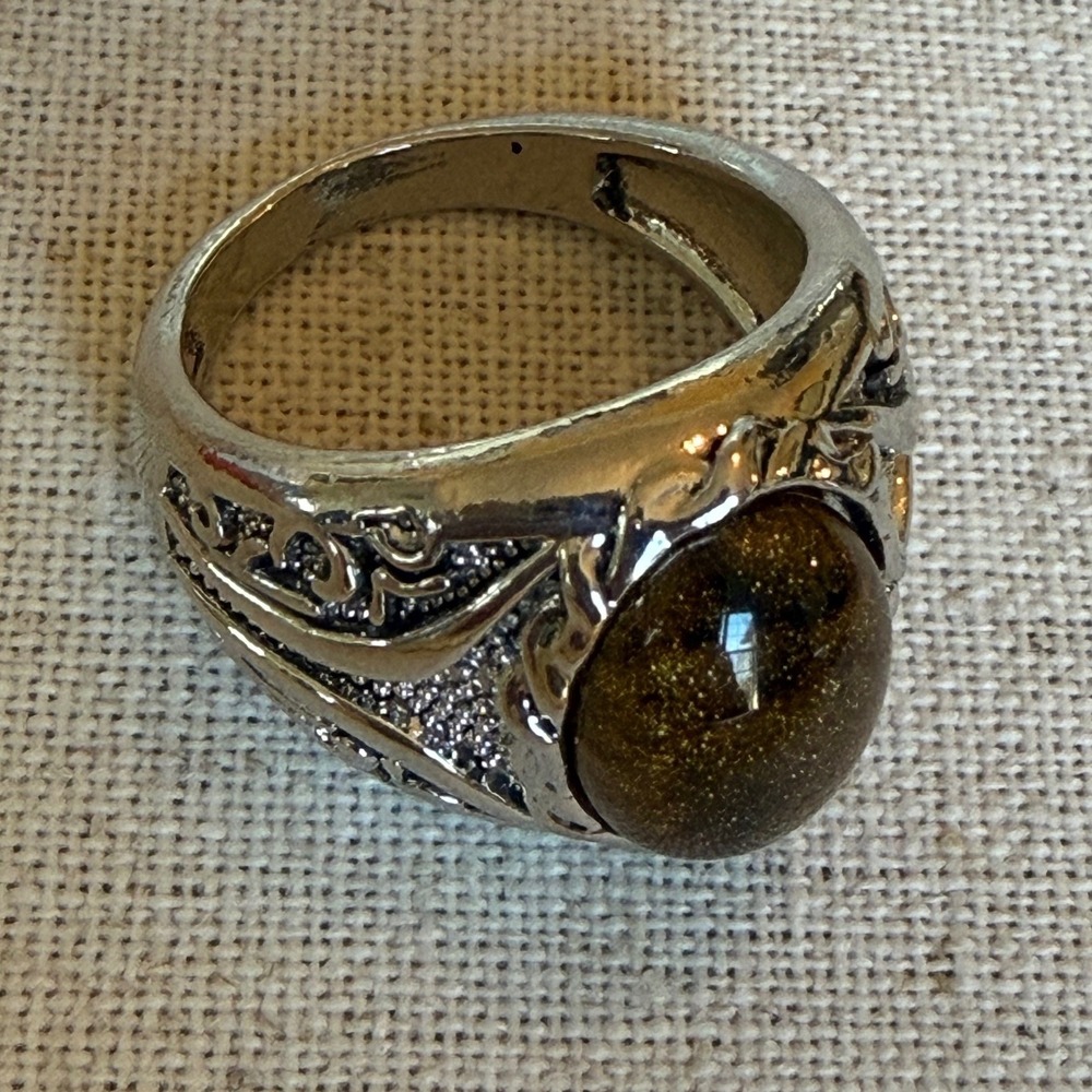Vintage Silver Tone Ornate Scrollwork Brown Cabochon Statement Ring Size 8 - Picture 2 of 4